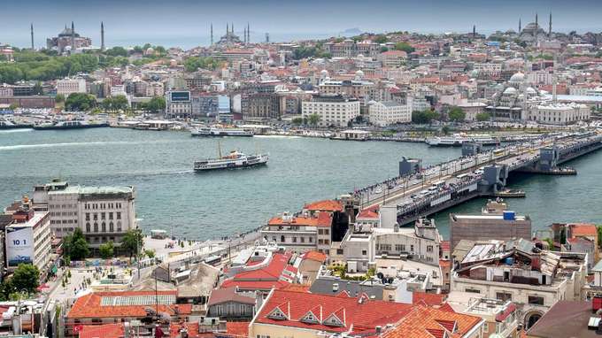 Istanbul Stadtansicht mit Fluss