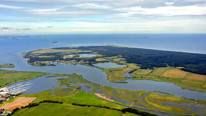 marine Biodiversität Luftaufnahme Fluss mit Inseln, Küste