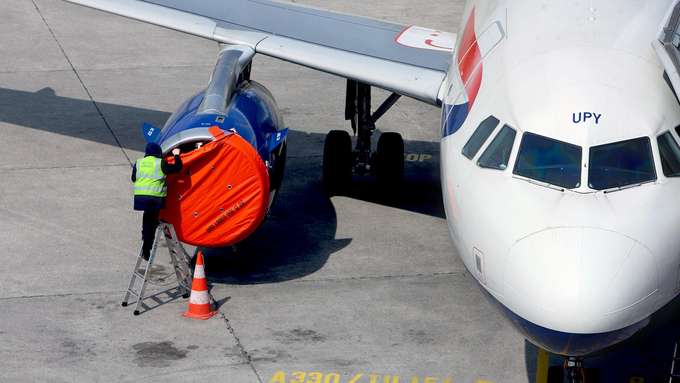 Vulkanismus und Flugverkehr Abdeckung Flugzeug-Turbine wegen Vulkanasche