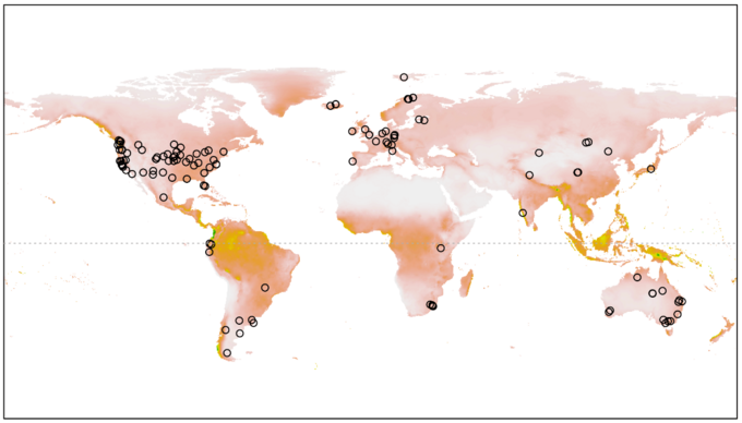 Geografische Verteilung der Nutrient Network sites (Kreise). Die jährlichen Niederschläge sind im Hintergrund dargestellt (hellblau = leicht bis dunkelblau = stark). Weltkarte