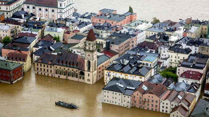 Luftaufnahme überflutete Stadt