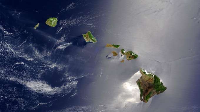 submariner Vulkanismus  Satellitenbild 5 Inseln im Meer