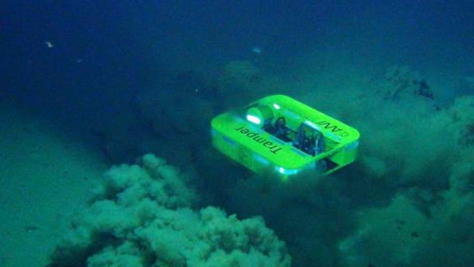 Rohstoffe in der Tiefsee - Unterasseraufnahme Messgerät Tramper mit Seimentwolke GEOMAR