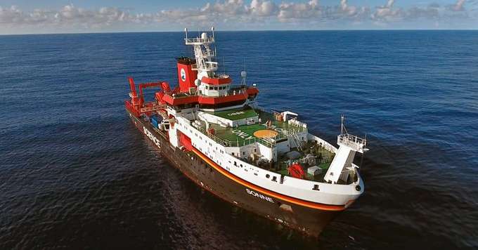 Forschungsschiff Sonne Luftaufnahme Forschungsschiff im Meer