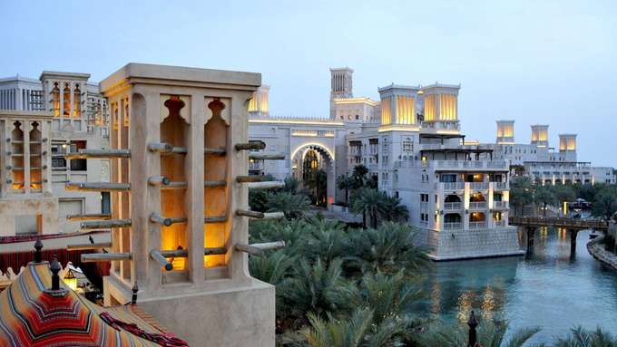Windtürme Dubai Abenddämmerung Stadtbild