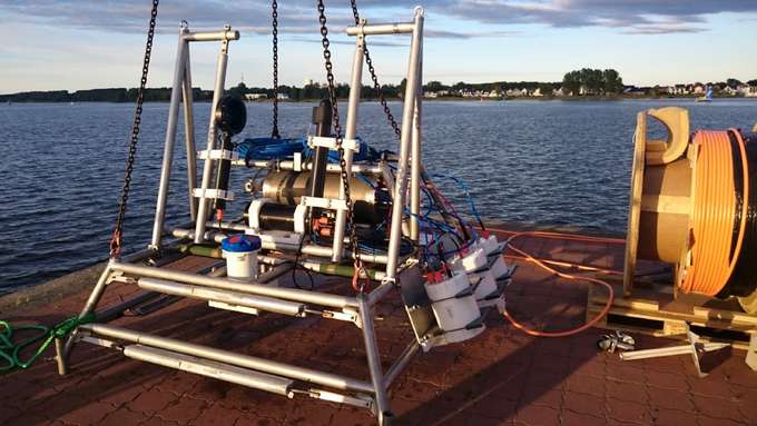 Das Unterwasser-Plankton Observatorium  Messgeräte auf Plattform