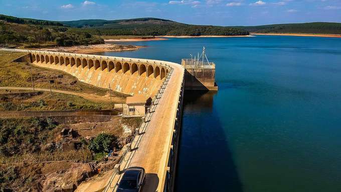 Biodiversität Staudamm Blick auf Staumauer