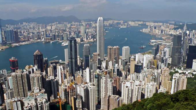 Blick auf Großstadt mit Hochhäusern