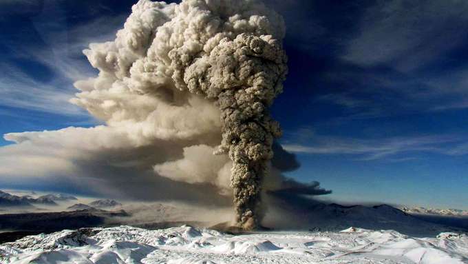 Vulkanismus und Klima hohe Aschewolke Vulkanausbruch