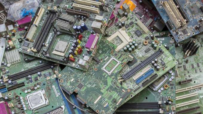 Rohstoffe - Recycling alter Platinen aus Computern