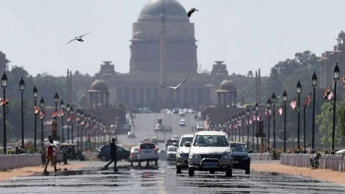 Luft flimmert über Asphalt